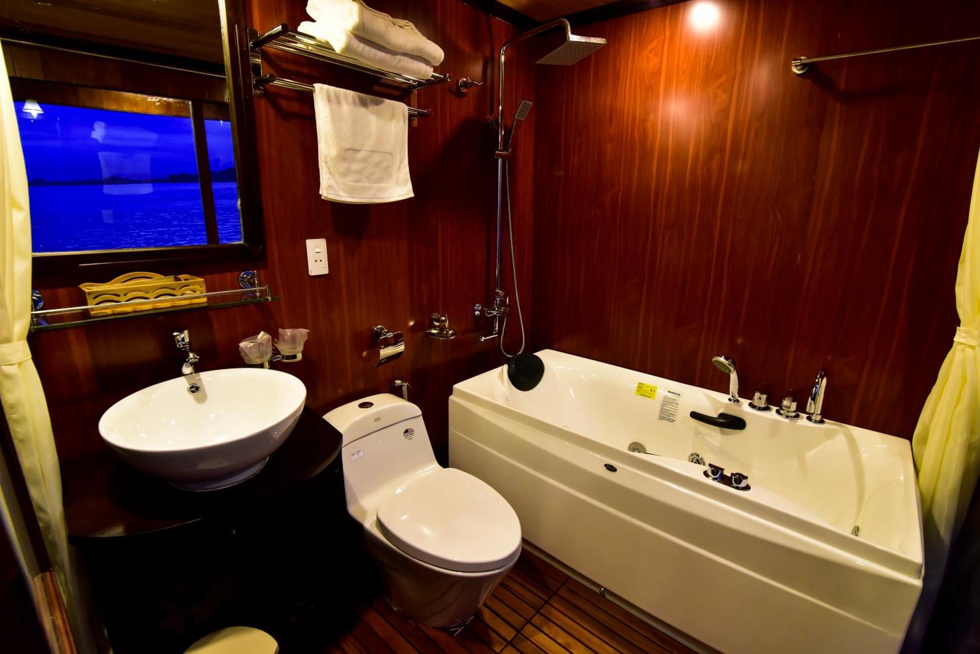 Hotel Renea Cruises Halong Ha Long Exterior foto