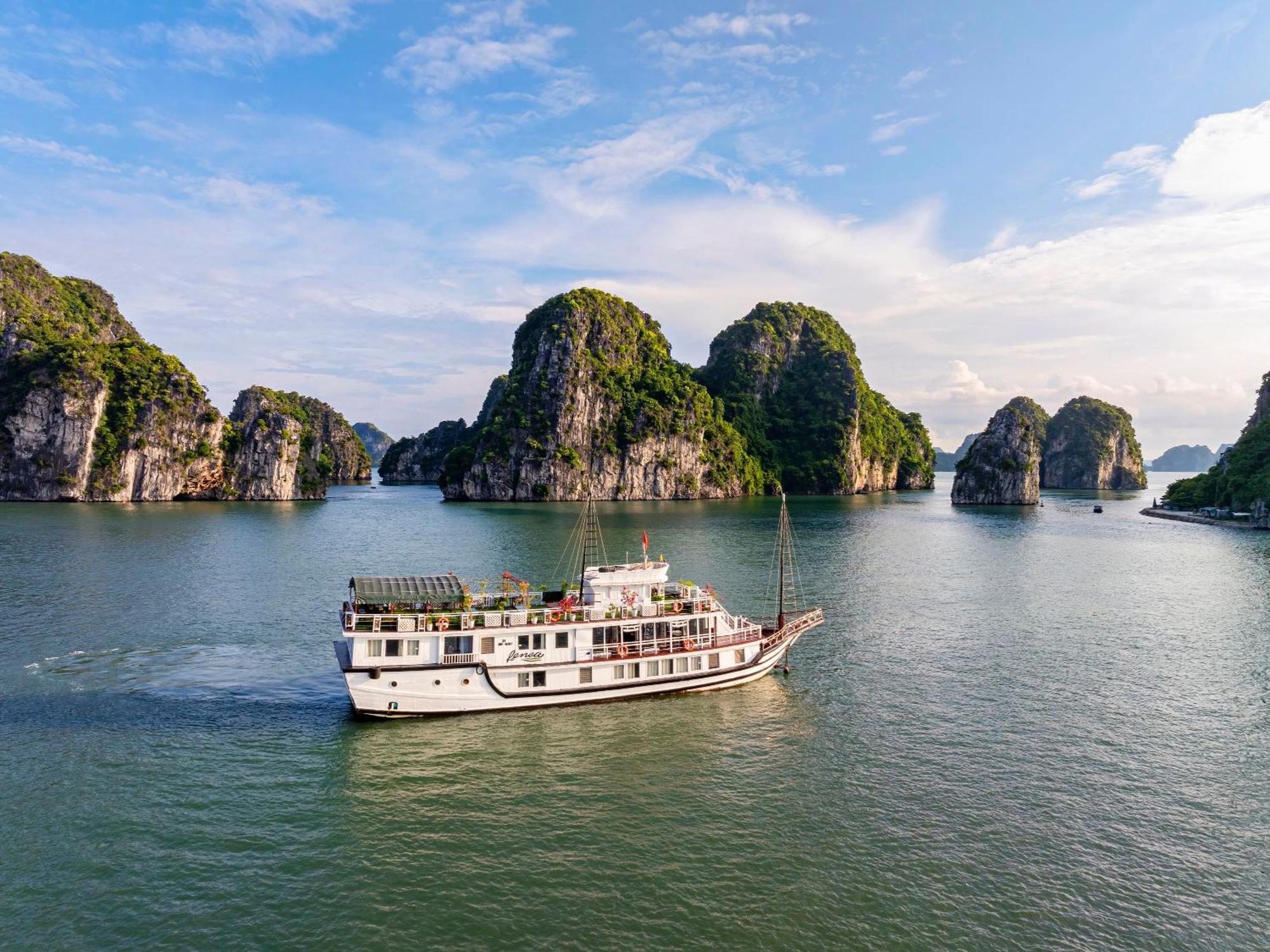 Hotel Renea Cruises Halong Ha Long Exterior foto